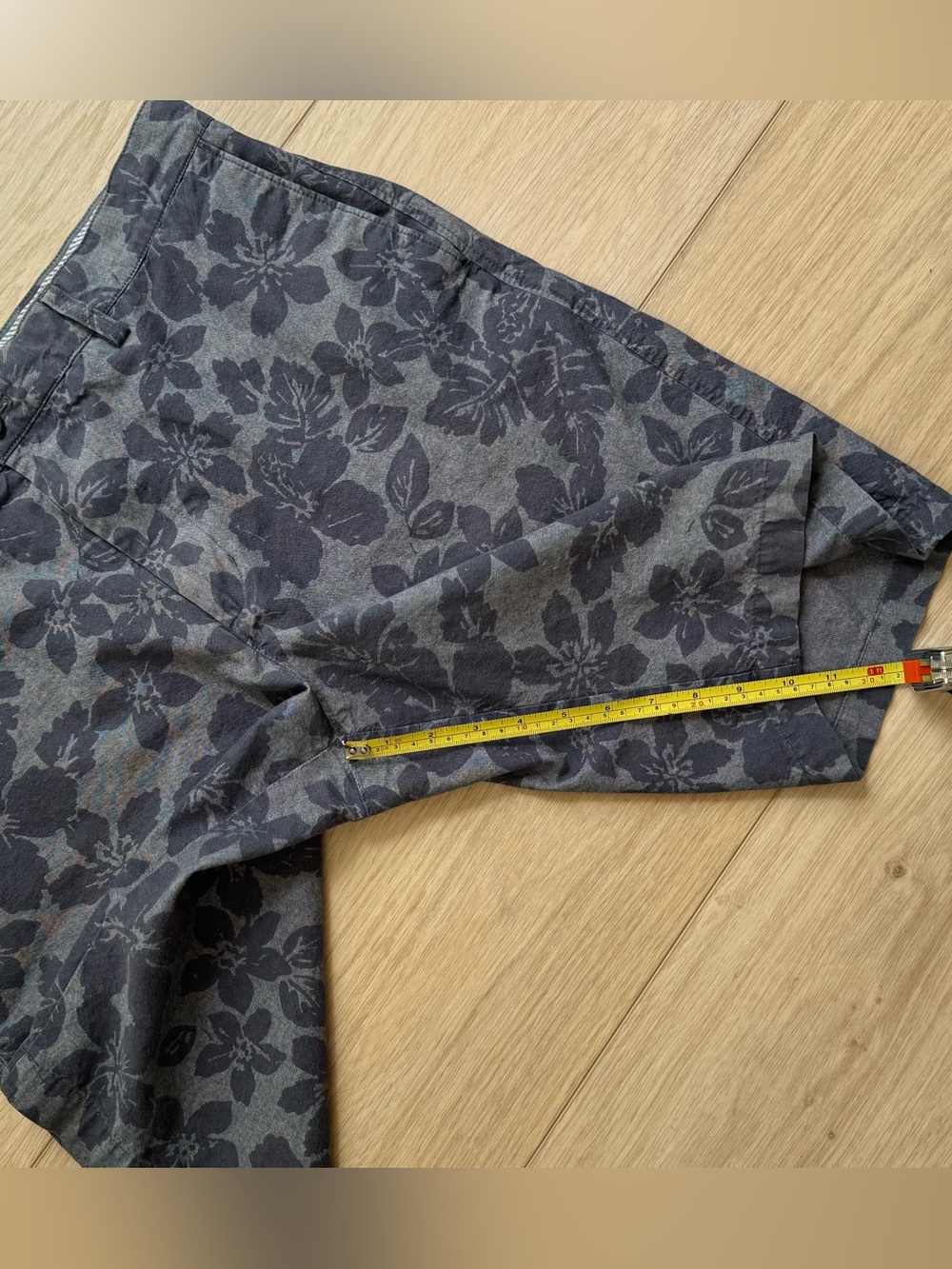 Banana Republic men’s size 34 gray navy tropical flower print chino style shorts - Picture 8 of 9